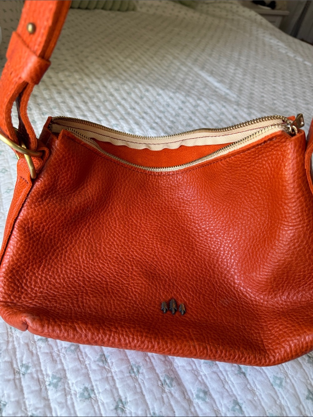 Portland Leather Small Slouchy Shoulder Bag in Koi- SOLD OUT - Picture 4 of 10